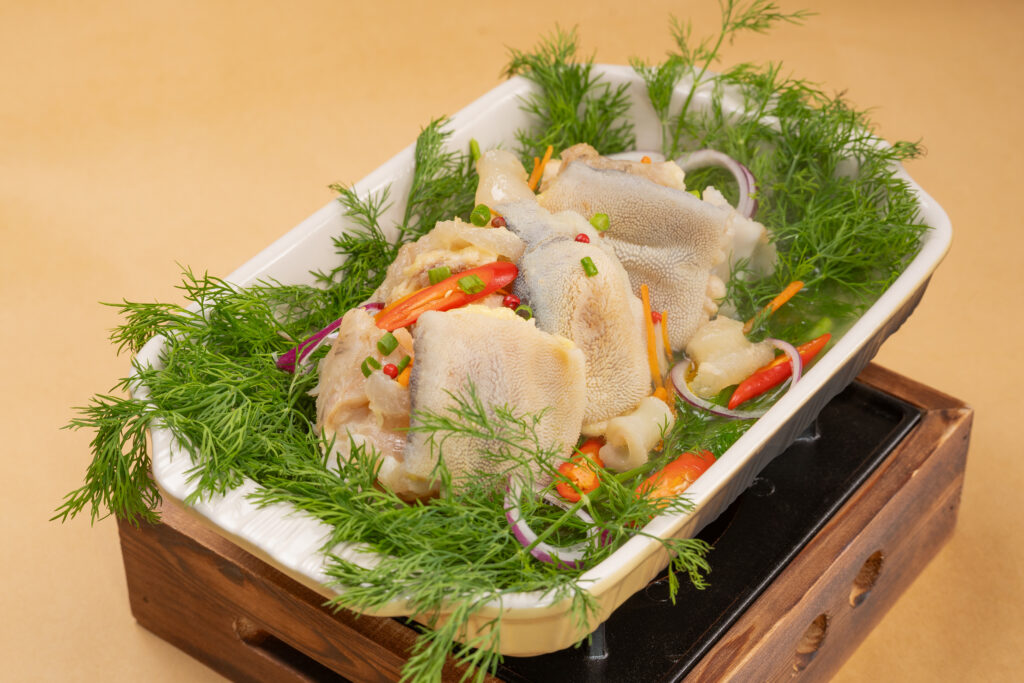 Trong số các nguyên liệu lạ lùng, ngón chân đà điểu đang dần thu hút sự chú ý của những tín đồ ẩm thực tò mò. Liệu ngón chân đà điểu có thực sự ăn được? 