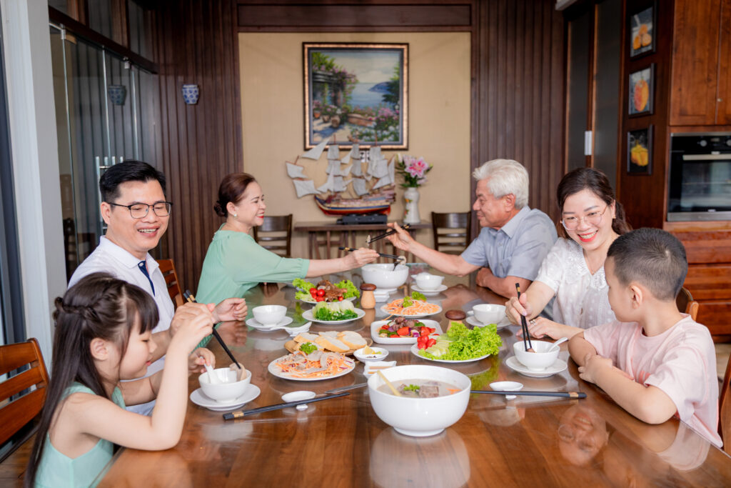 Thịt đà điểu, với đặc tính ít béo, giàu protein và dễ chế biến, là lựa chọn lý tưởng để làm phong phú thực đơn bữa cơm gia đình.