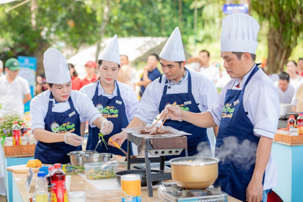 Trong thế giới ẩm thực không ngừng đổi mới, thịt đà điểu đã tạo nên một dấu ấn đặc biệt. Từ một món ăn độc đáo và mới lạ, thịt đà điểu đã nhanh chóng vươn lên, khẳng định vị thế của mình như một nguyên liệu cao cấp, không thể thiếu trong thực đơn của các nhà hàng sang trọng.