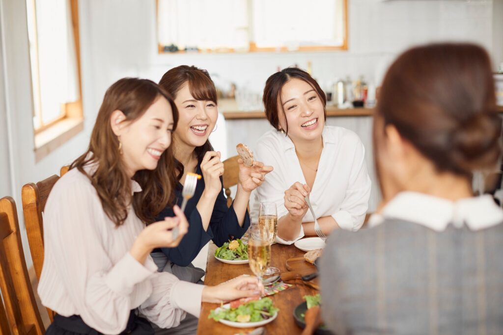 Những buổi tụ tập bạn bè tại nhà luôn cần những món ăn vừa ngon miệng, vừa dễ chuẩn bị để không ai phải mất quá nhiều thời gian vào bếp. Thịt đà điểu, với hương vị mềm ngọt và giá trị dinh dưỡng cao, là nguyên liệu lý tưởng cho các bữa tiệc ấm cúng.