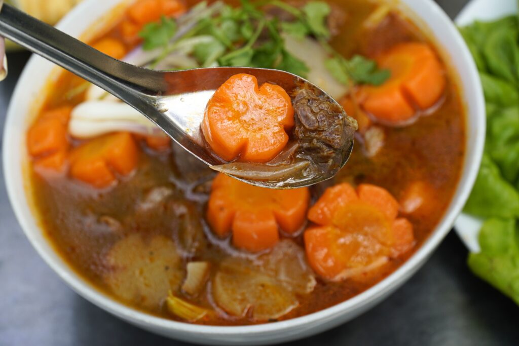 Bài viết này sẽ hướng dẫn chi tiết cách làm món đà điểu kho (bò kho), giúp bà nội trợ dễ dàng chế biến món ăn ngon, hấp dẫn cho cả gia đình.