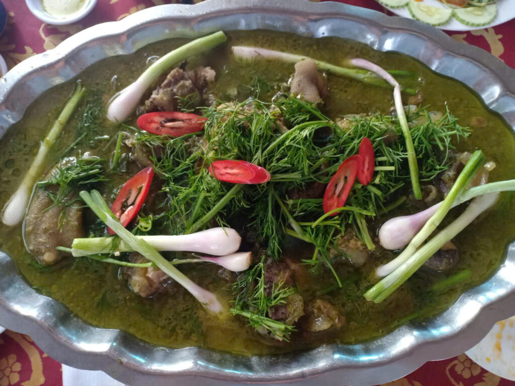 Ngón đà điểu hấp thì là